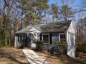 Building Photo - Charming Pet-Friendly Chapel Hill Cottage Minutes from UNC