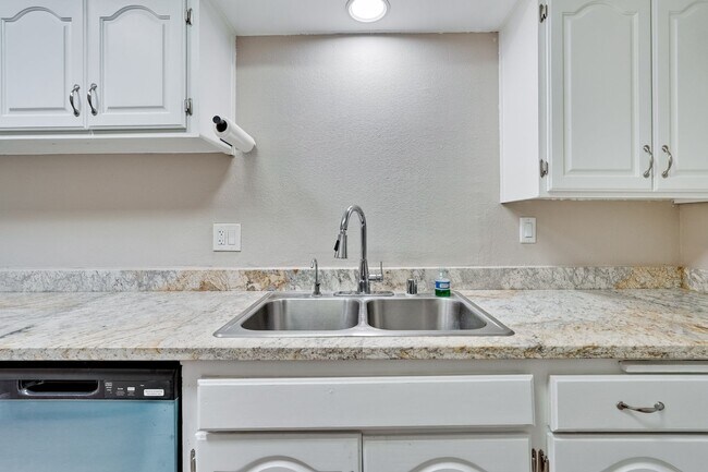 Building Photo - FOR RENT – Beautifully Updated 4 Bed / 3 Bath Home in Prime Santa Clara Location (NVIDIA)