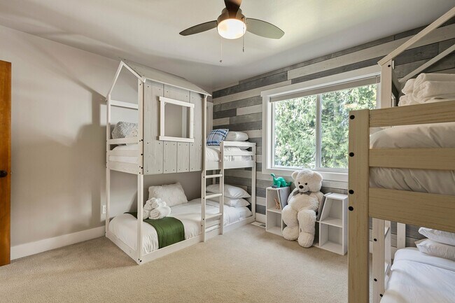 Building Photo - 37909 Theo Ln