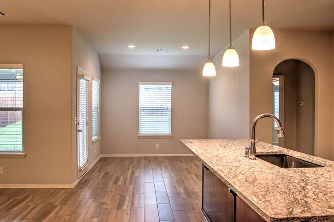 Building Photo - 4 bedroom, 3 car garage - Broken Arrow Schools