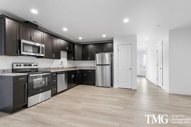 Building Photo - 2 WEEKS FREE RENT - Apply Today!