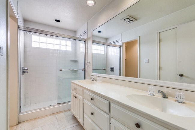 Building Photo - 3007 Allister St