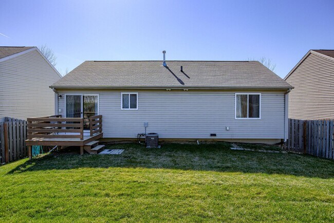 Building Photo - Bright & Spacious Elkhorn Home with Finish...