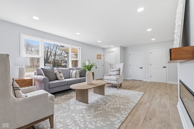 Building Photo - 3460 W 56th St