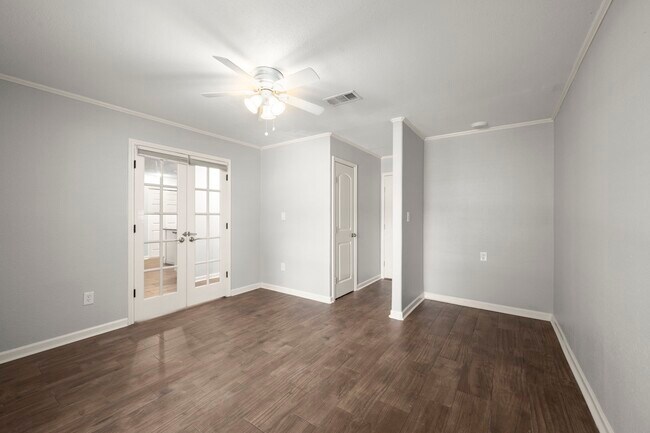 Building Photo - 2909 Livingston Dr