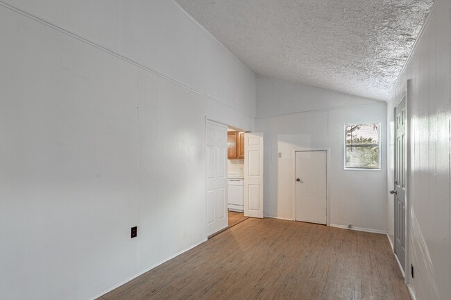 Building Photo - 74 Westwood Dr W