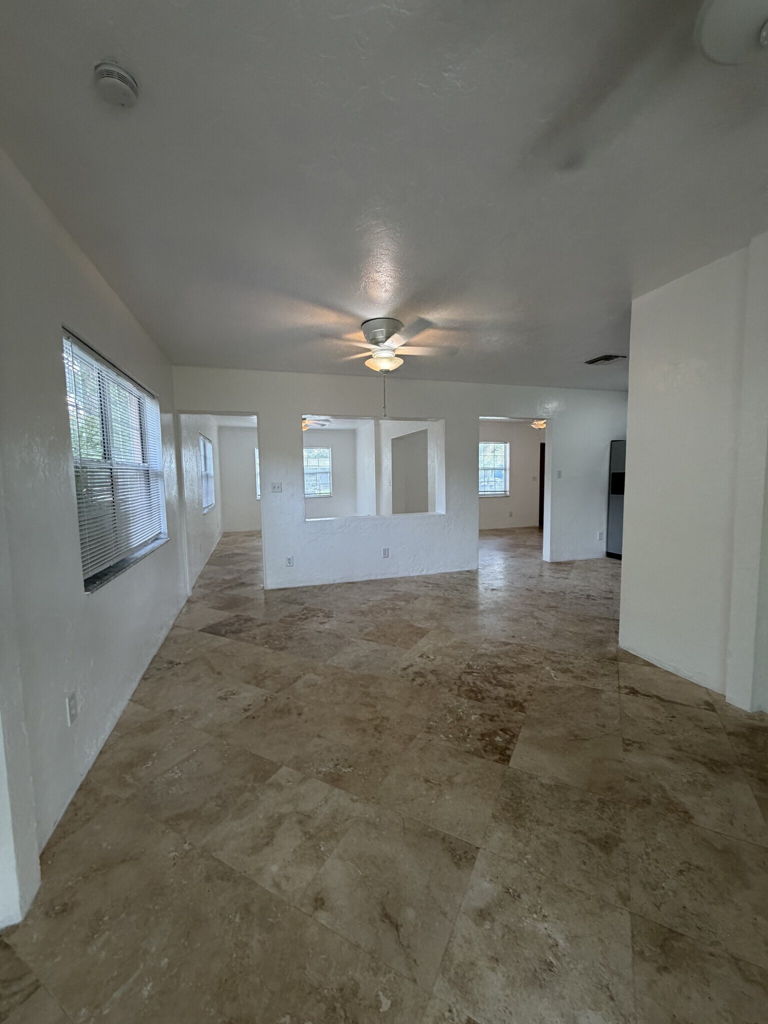 Building Photo - 3 Bed/3 Bath
