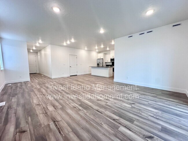 Building Photo - Luxury Townhome available now!