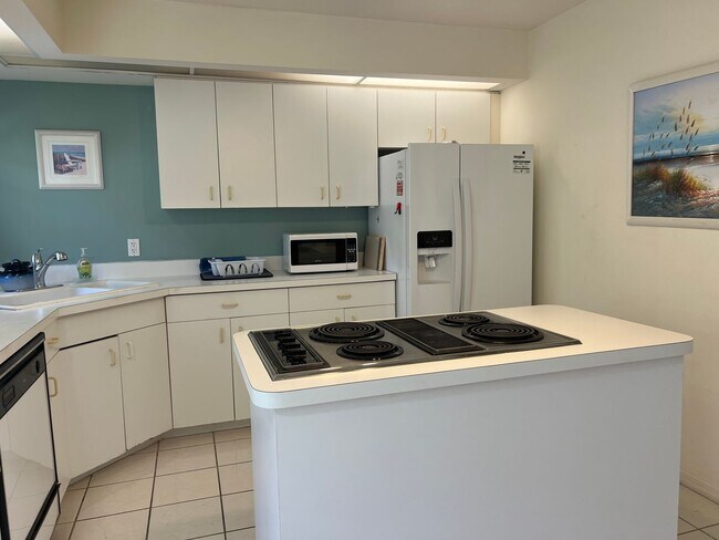 Building Photo - Fabulous Newly available Seasonal Rental i...