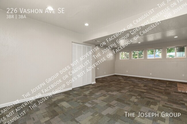 Building Photo - 226 Vashon Ave SE