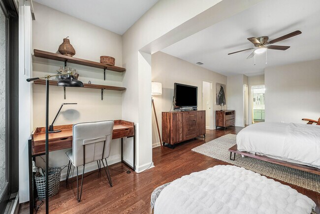 Building Photo - 11355 Pond View Dr