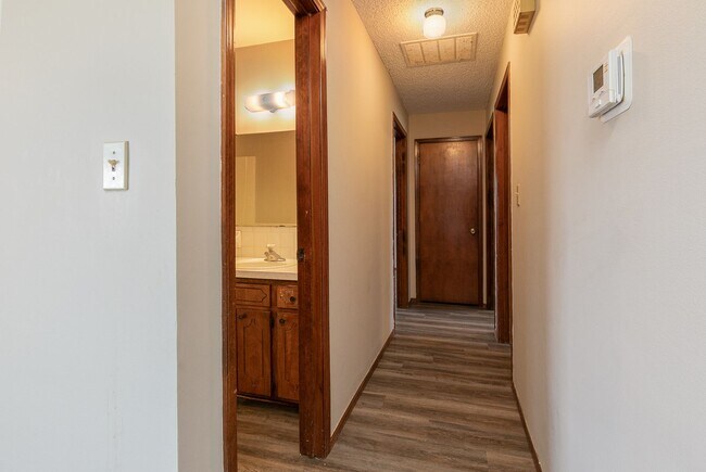 Building Photo - Updated 5 bedroom | 2 bath | 2 car garage | WALK OUT BASEMENT | Fenced backyard | Close to downto...