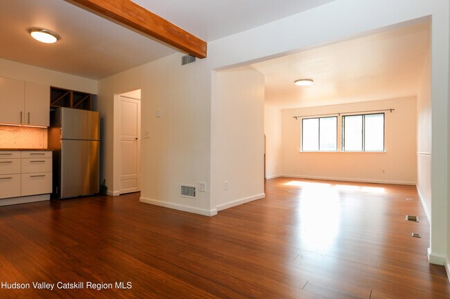 Building Photo - 259 Village Ct
