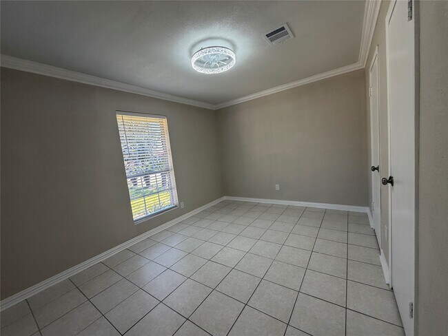 Building Photo - 9227 Vanwood St