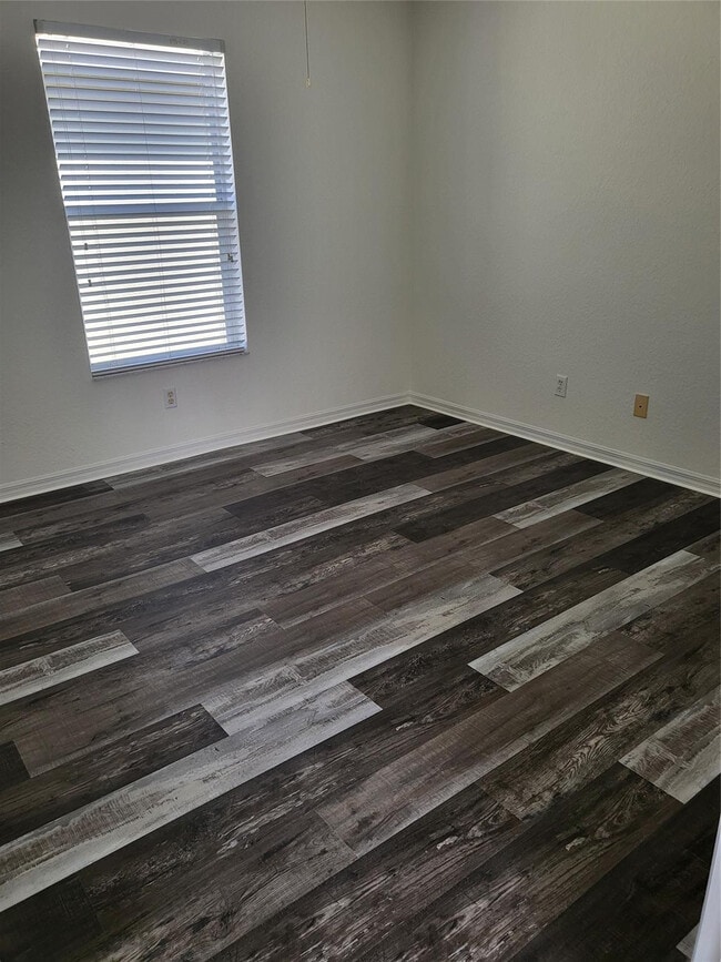 Building Photo - 2040 SE Avon Park Dr