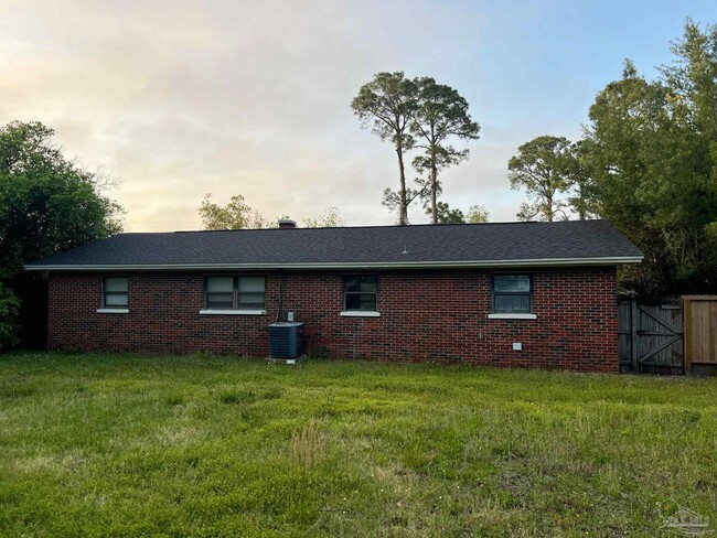 Building Photo - 3219 Maplewood Dr