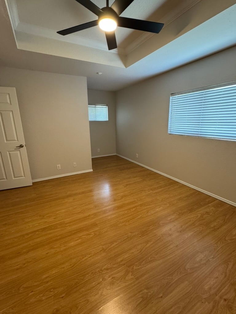 Masterbedroom and study nook - 8127 Willow Country