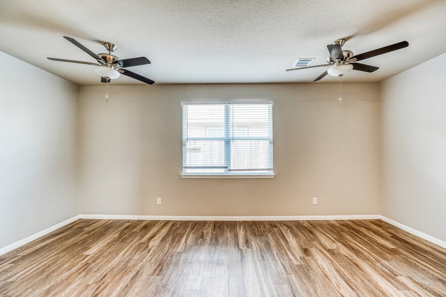 Building Photo - 18606 Cooper Ravine Way