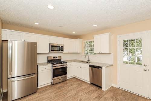 Building Photo - 2992 Knoll View Pl