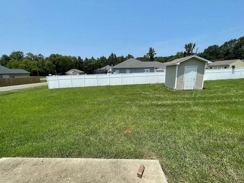 Building Photo - 33 Drews Way