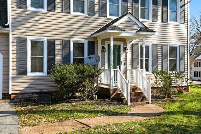 Building Photo - LOVELY 4 BEDROOM HOME IN MONACAN HILLS