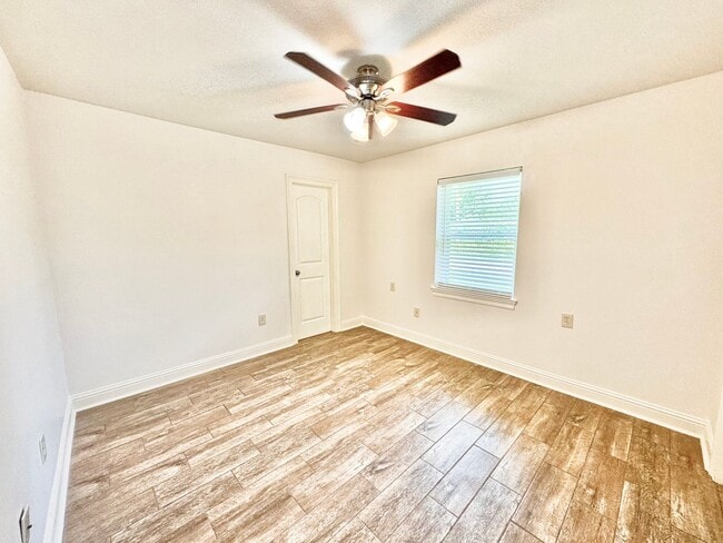 Building Photo - Updated 3 Bedroom Home in Denham Springs