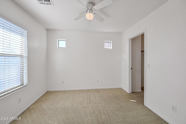 Building Photo - 1909 E Oxford Ln