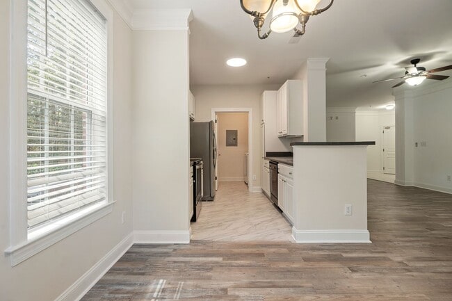 Building Photo - Ground Level 2-bed, 2-bath Condo in Provid...