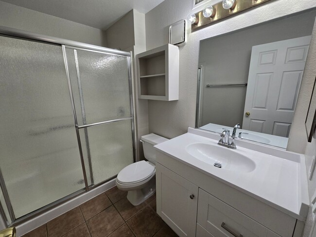 Building Photo - **Spacious 3-Bedroom Condo for Lease – Pri...