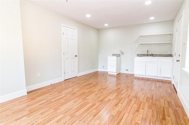 Building Photo - 1306 Heights St