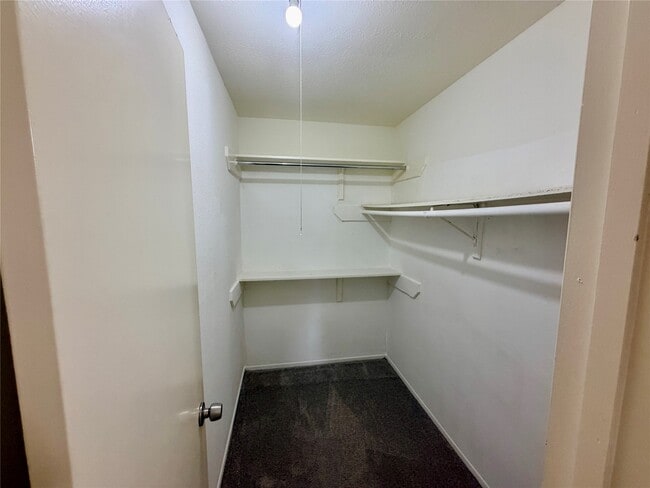 Building Photo - 15811 Nutcracker Ct