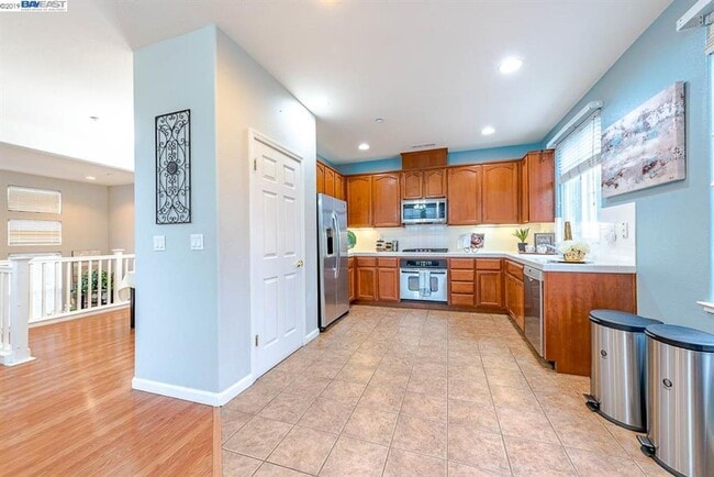 Building Photo - COMING SOON! | $3,700 / 3BR GORGEOUS CENTRAL FREMONT TOWNHOME IN PARKMONT | Photos shown are of a...