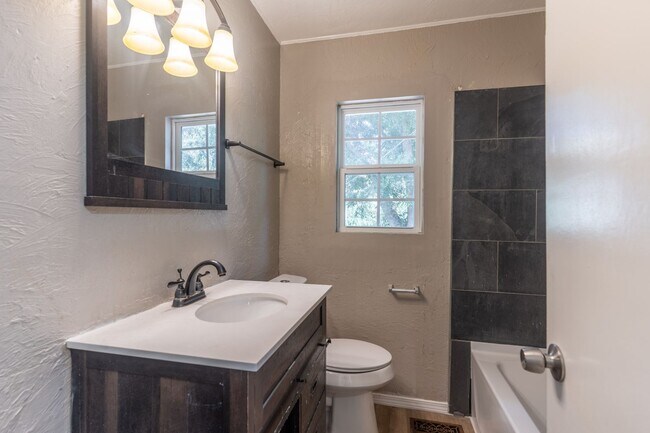 Building Photo - RENT TO OWN – Warr Acres!