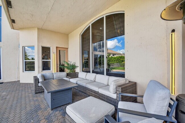 Building Photo - 9167 Oak Alley Dr