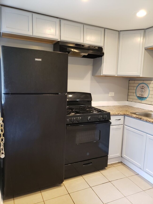 Building Photo - 8004 S Yale Ave