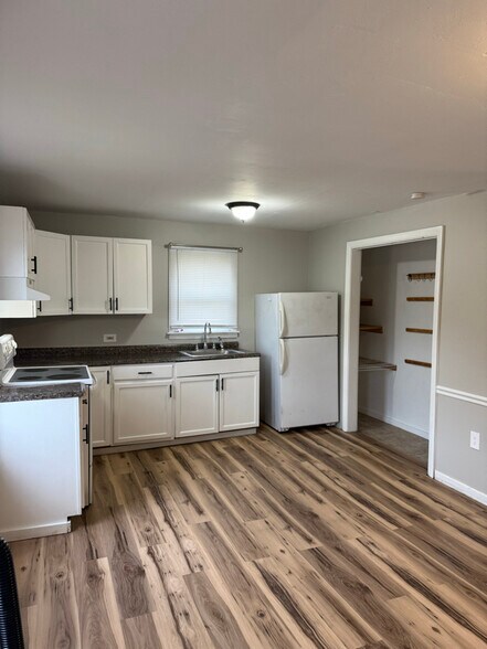 Building Photo - 18-20-20 S Walnut St