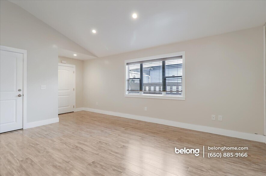 Building Photo - 683 Harbour Way