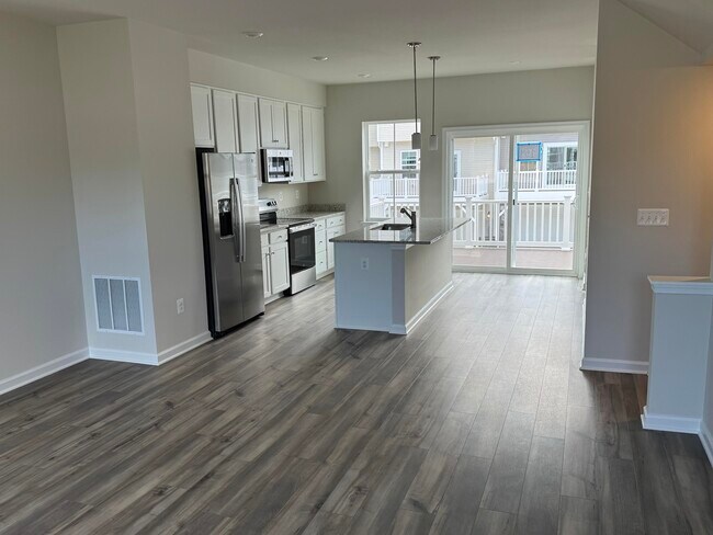 Building Photo - 350 Watercourse Dr