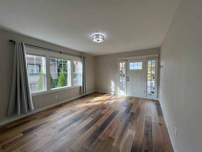 Building Photo - Gorgeous Craftsman available Now