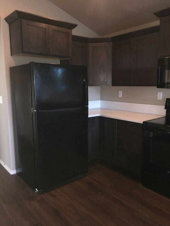 Building Photo - 3 Bedroom / 2 Bathroom Home in SW Redmond