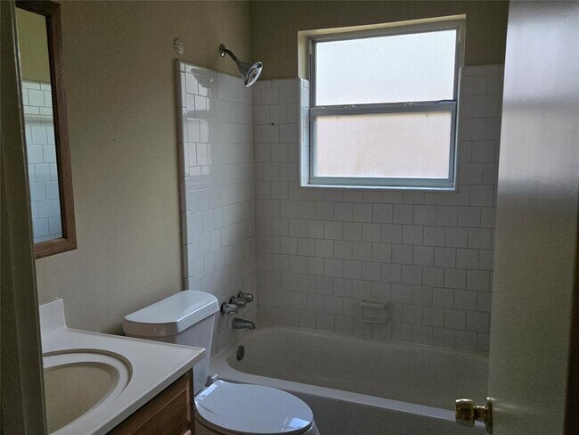 Building Photo - 10711 Forest Leaf Dr