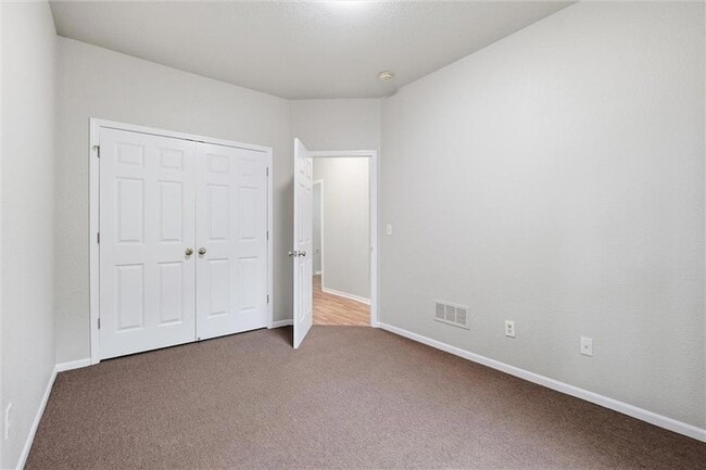 Building Photo - 10337 Parkview Ave