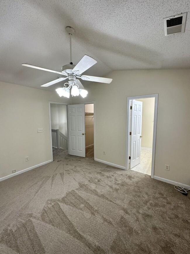 Building Photo - Cozy 2BR/2.5 Bath Townhouse in Holly Ridge