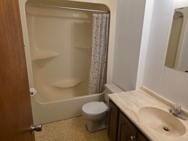 Building Photo - 405-A Church-