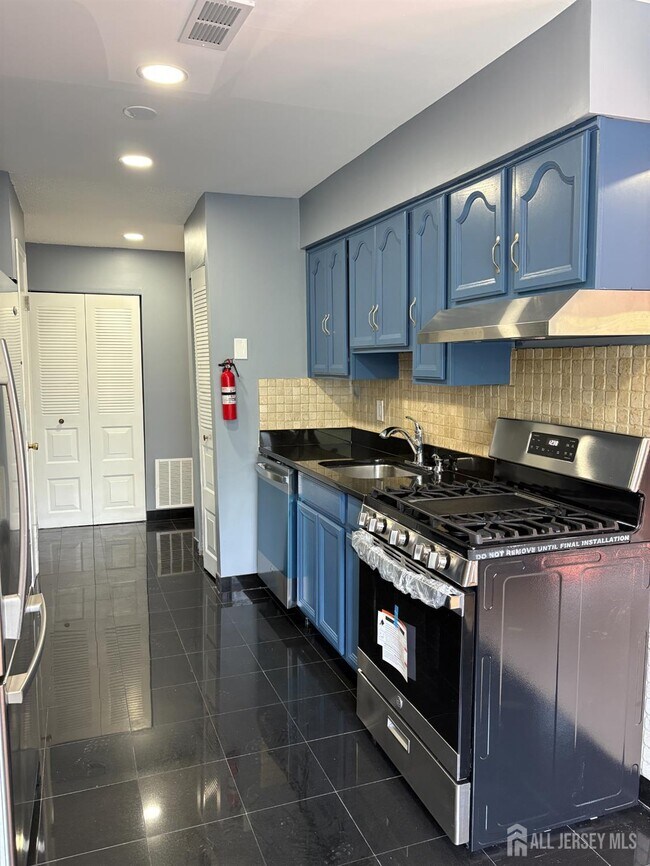 Building Photo - 1209 Edison Glen Terrace