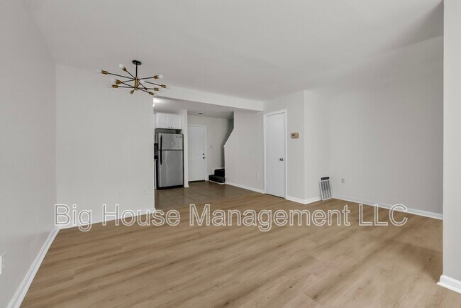 Building Photo - 3125 Heathcote Rd