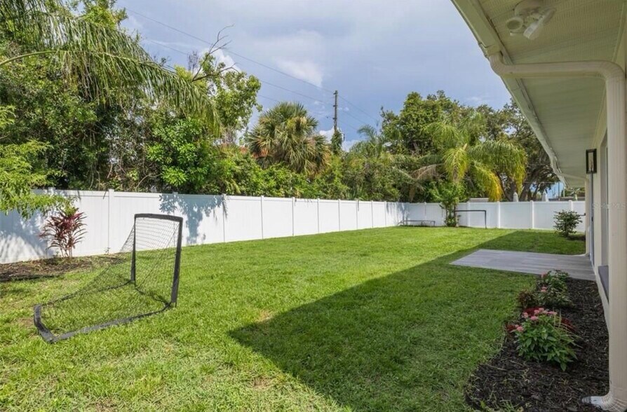 Building Photo - 1723 Cypress Ave