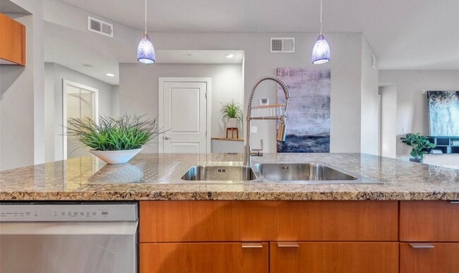 Building Photo - Amazing City Views