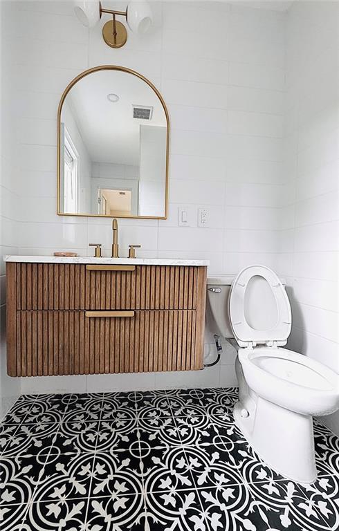 Building Photo - 38 Delmont Dr NE