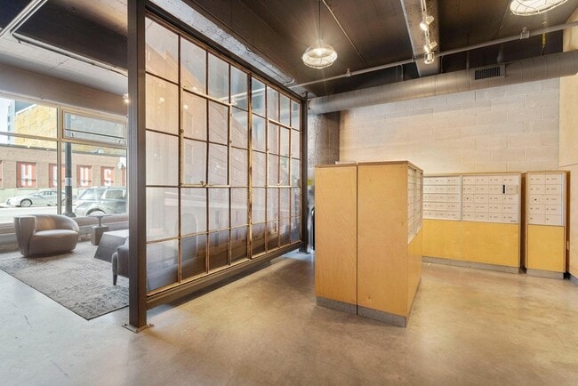 Building Photo - 700 N Washington Ave